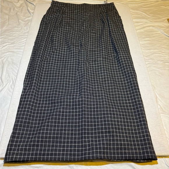 Elegant Black Plaid skirt - Picture 3 of 5